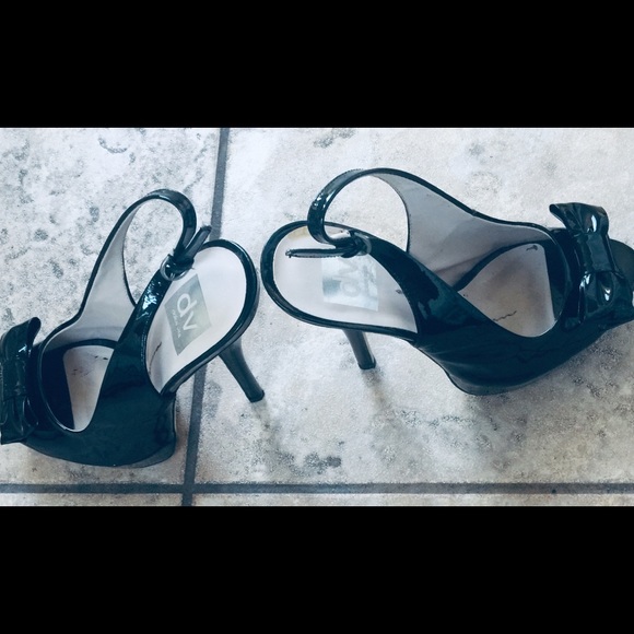 DOLCE VITA BLACK GEOURGEOUS Patent Leather Heels - Picture 2 of 8